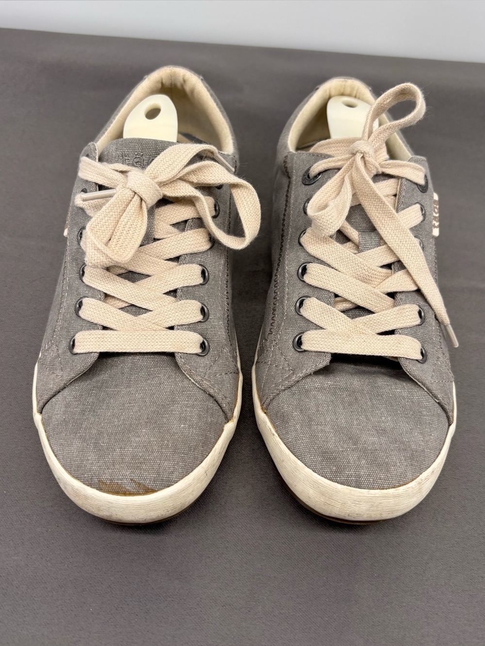 Taos Star low-top lace-up sneakers grey canvas with cream shoestring